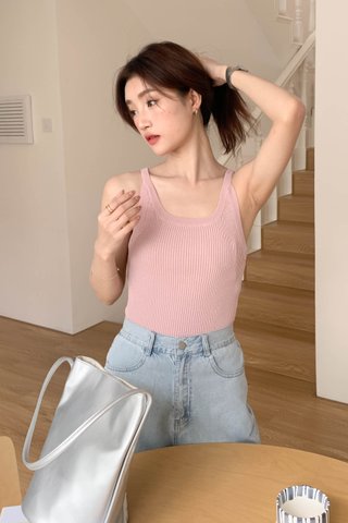 IN PARIS ; KNIT CAMI TOP IN HONEY PINK
