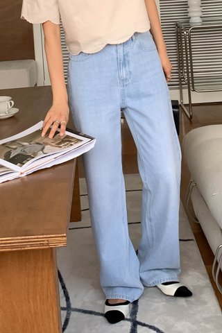 90S DAD JEANS IN LIGHT BLUE