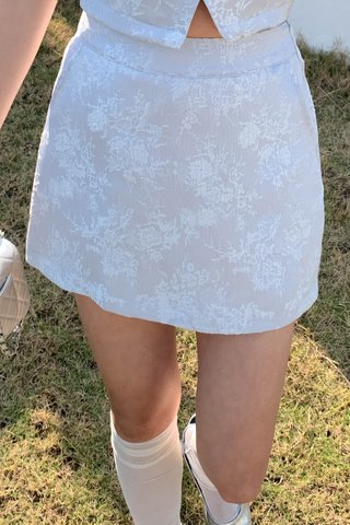 THE ROMANCE BLOOMY SKIRT IN BABY BLUE