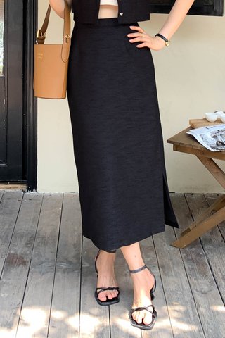 DE JARDIN SIDE SLIT MIDI SKIRT IN BLACK