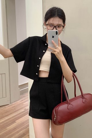 MIU 24 DOLL COLLAR TOP IN BLACK