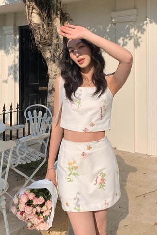 25' BLOOMY FLORAL SKIRT IN WHITE