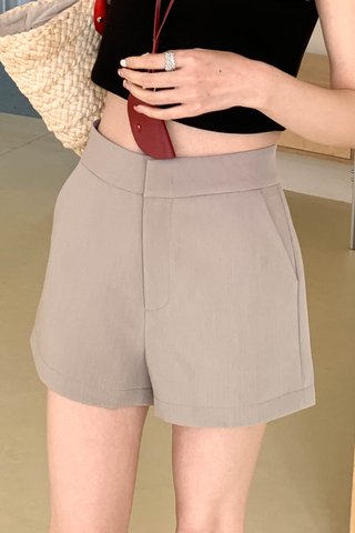 1.0 TAILORED SHORT IN OATMEAL