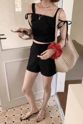 LOULA SHORT IN BLACK