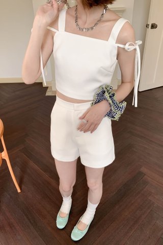 LOULA SHORT IN WHITE