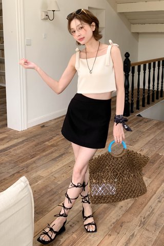 1.0 RUCHED SIDE SKORT IN BLACK