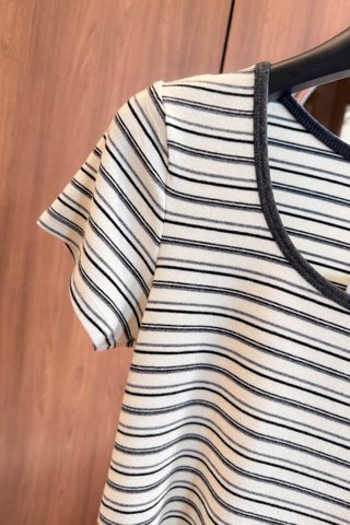 DAILY STRIPY TOP IN GREY