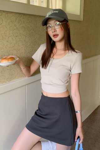 DAILY RIBBED U-NECK TOP IN ETOUPE
