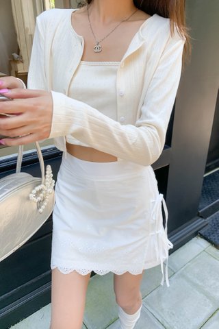 YULE EYELET SKIRT IN WHITE