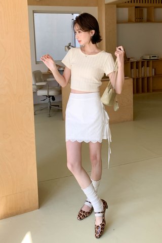 LUNE EYELET TOP IN BUTTER