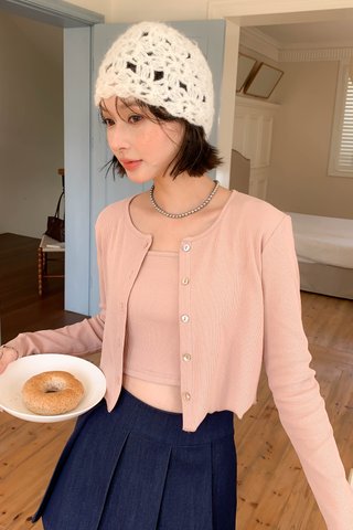 AU CARDIGAN SET IN CORAL