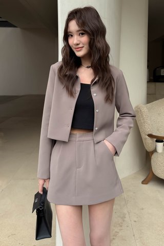 KIM CLASSIC BLAZER IN TAUPE