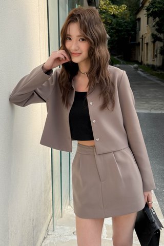 KIM CLASSIC BLAZER IN TAUPE