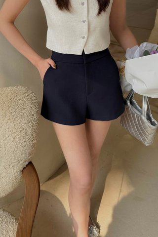1.0 TAILORED SHORT IN BLUE