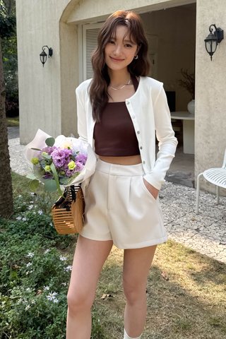 4.0 LITTLE A SHORT IN CREAM