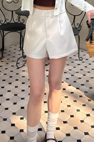 4.0 LITTLE A SHORT IN CREAM