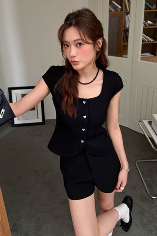 LIX TWEED TOP IN BLACK