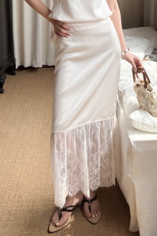 MU SATIN LACE FISHTAIL SKIRT IN CHAMPAGNE
