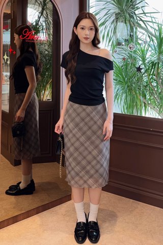 SO AIR STUDIO RUCHED TOP IN BLACK