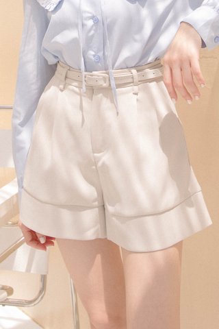 (DEFECT) BUT MORE KR -5KG BELTED SHORTS IN CREAM (LITTLE A) 